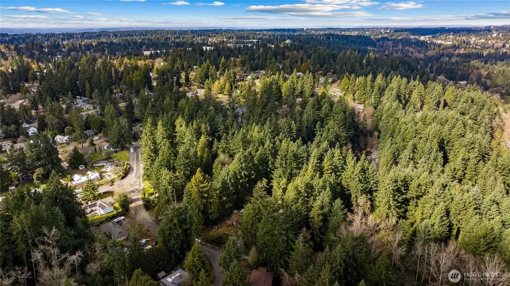 2552 NE 168th Street Lake Forest Park WA 98155