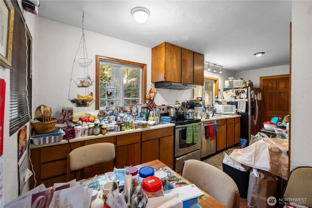 2552 NE 168th Street Lake Forest Park WA 98155