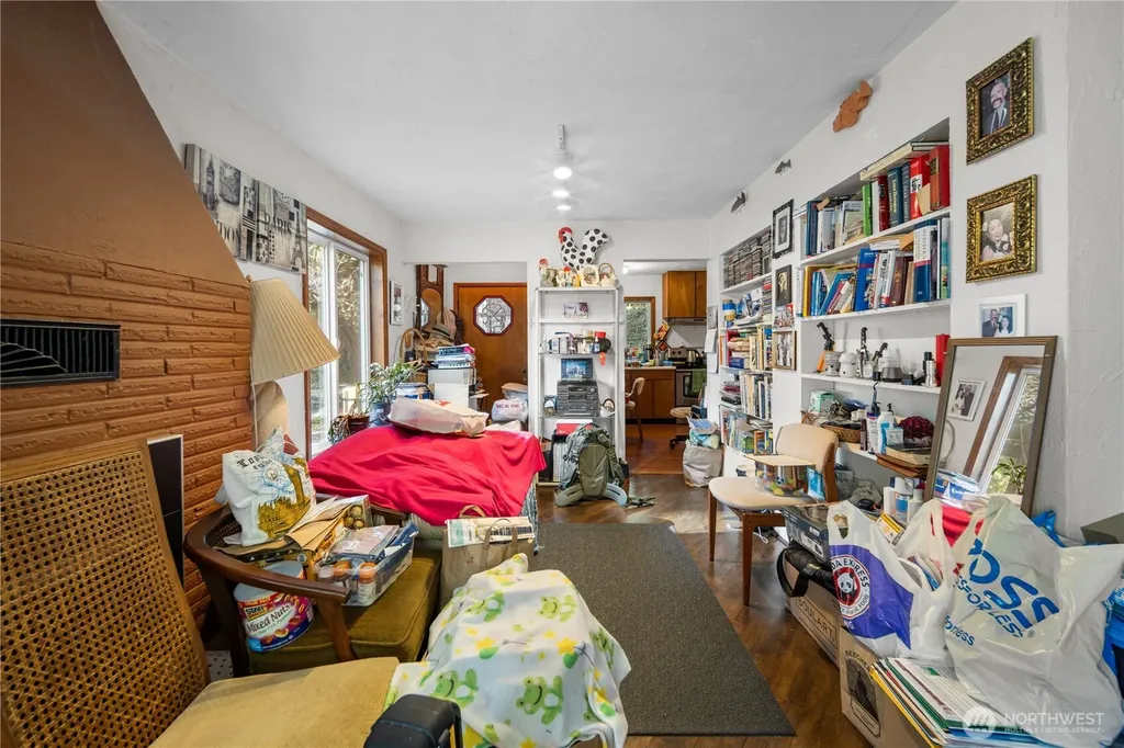 2552 NE 168th Street Lake Forest Park WA 98155