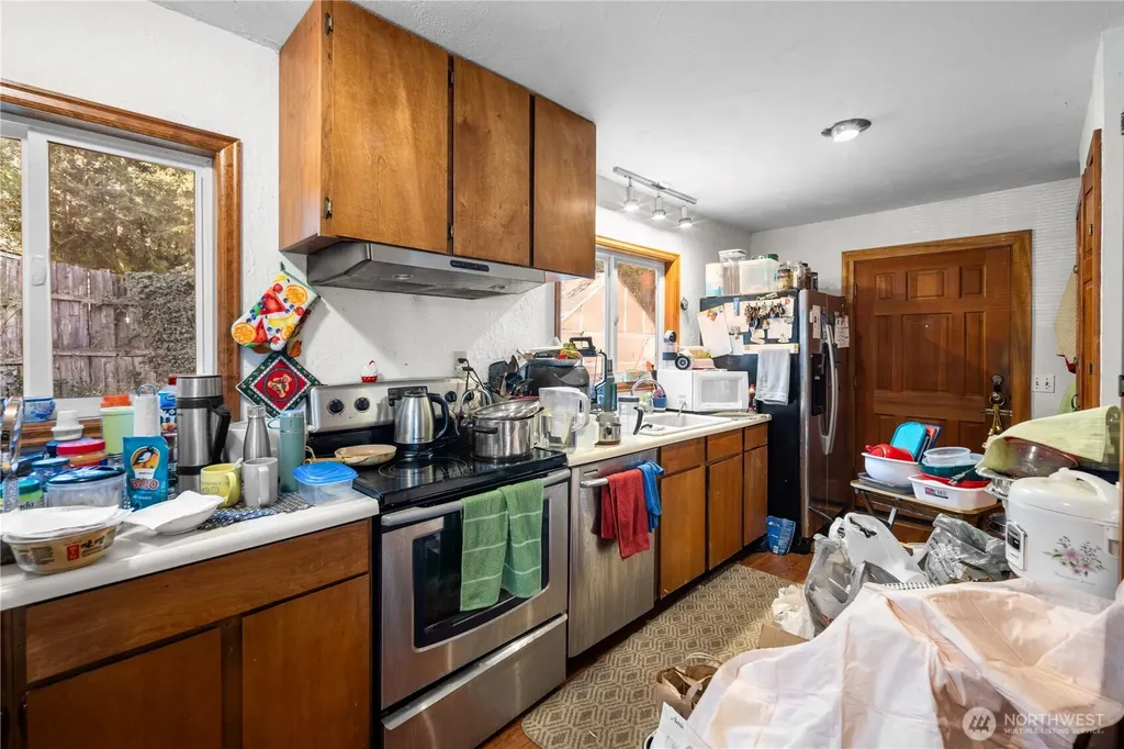 2552 NE 168th Street Lake Forest Park WA 98155