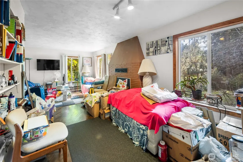 2552 NE 168th Street Lake Forest Park WA 98155
