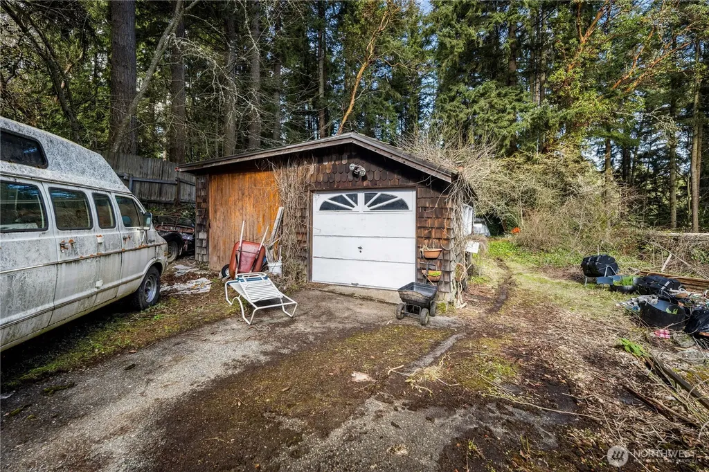 2552 NE 168th Street Lake Forest Park WA 98155