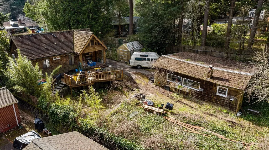 2552 NE 168th Street Lake Forest Park WA 98155