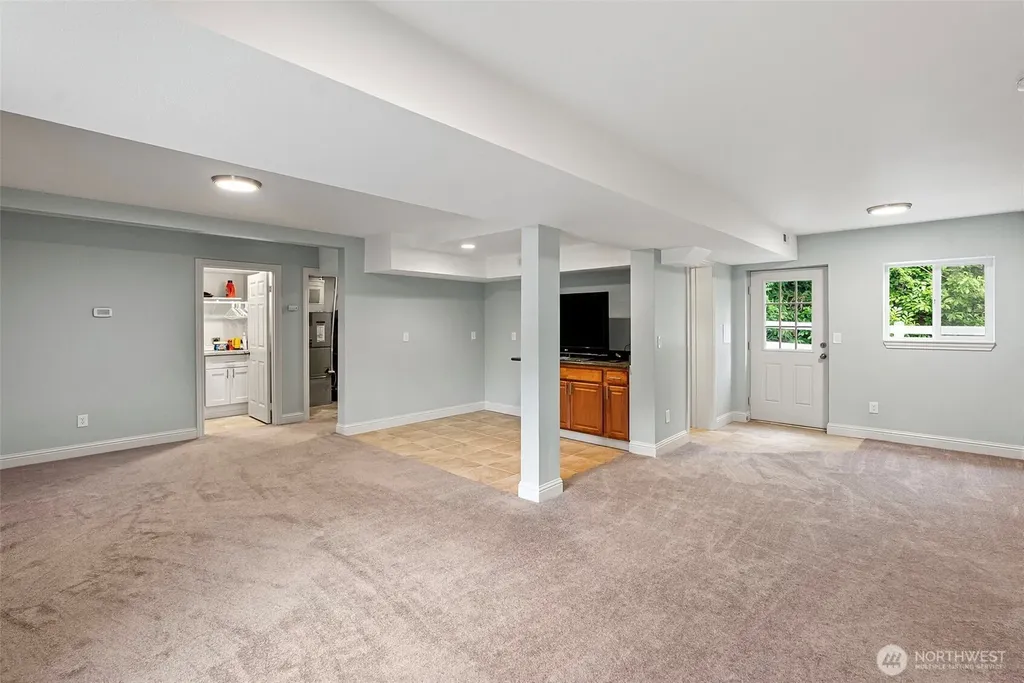 8180 NE West Port Madison Road Bainbridge Island WA 98110