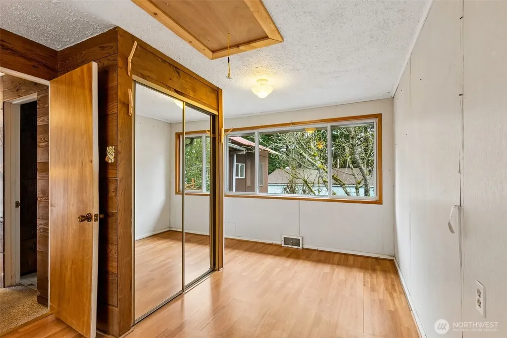 23906 60th Avenue W Mountlake Terrace WA 98043