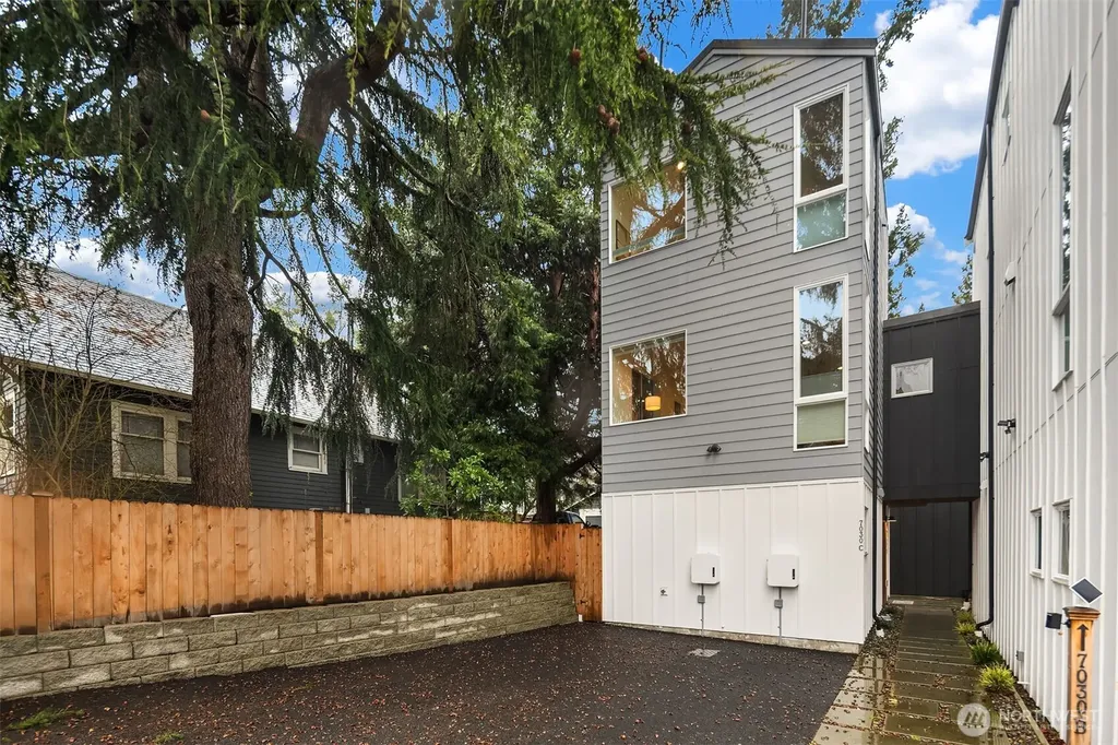7030 Mary Avenue NW Seattle WA 98117