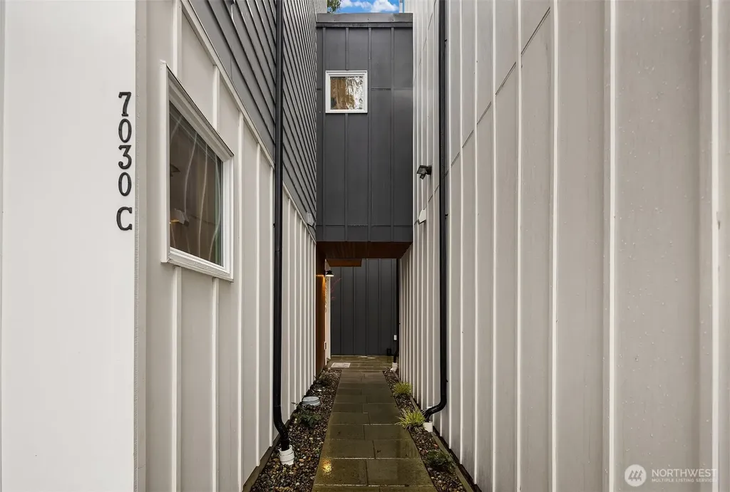 7030 Mary Avenue NW Seattle WA 98117