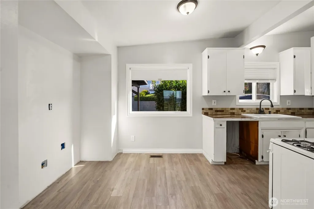 6502 21st Avenue NE Tacoma WA 98422