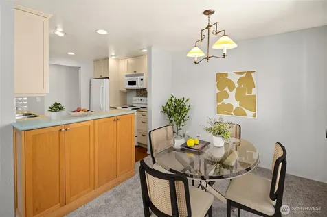 6652 Parkpoint Way NE Seattle WA 98115