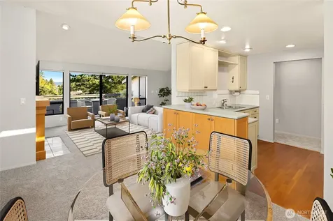 6652 Parkpoint Way NE Seattle WA 98115