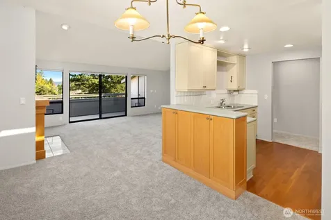 6652 Parkpoint Way NE Seattle WA 98115