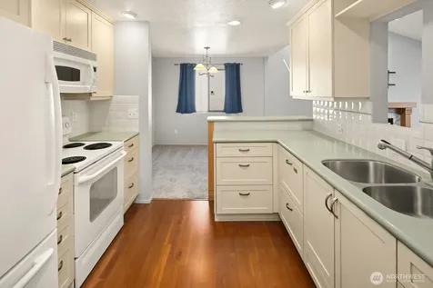 6652 Parkpoint Way NE Seattle WA 98115