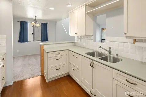 6652 Parkpoint Way NE Seattle WA 98115