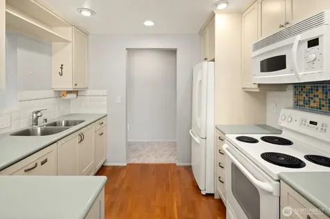 6652 Parkpoint Way NE Seattle WA 98115