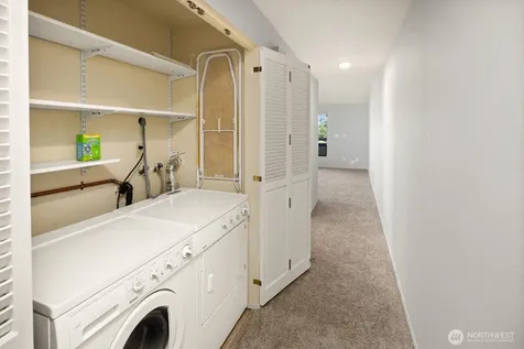 6652 Parkpoint Way NE Seattle WA 98115