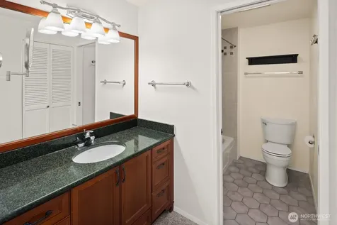 6652 Parkpoint Way NE Seattle WA 98115