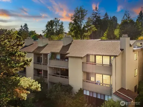 6652 Parkpoint Way NE Seattle WA 98115