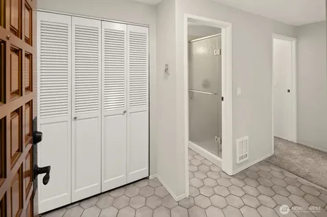 6652 Parkpoint Way NE Seattle WA 98115