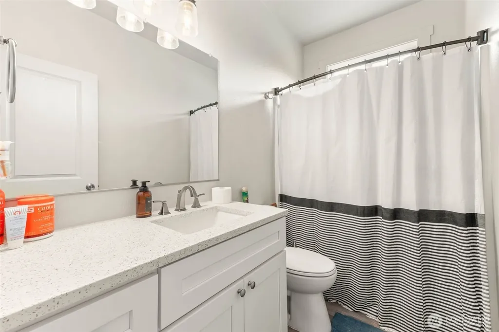 817 B Street Vader WA 98593
