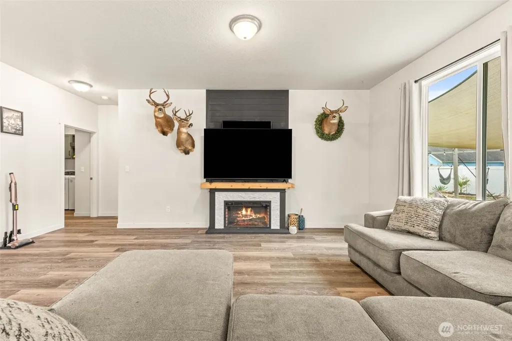 817 B Street Vader WA 98593