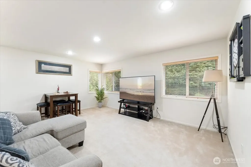 7041 Eagle Lake Drive SE Snoqualmie WA 98065