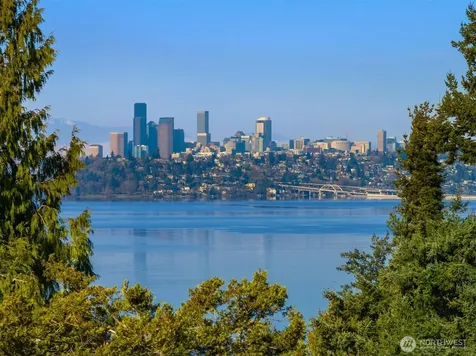 4701 84th Avenue SE Mercer Island WA 98040