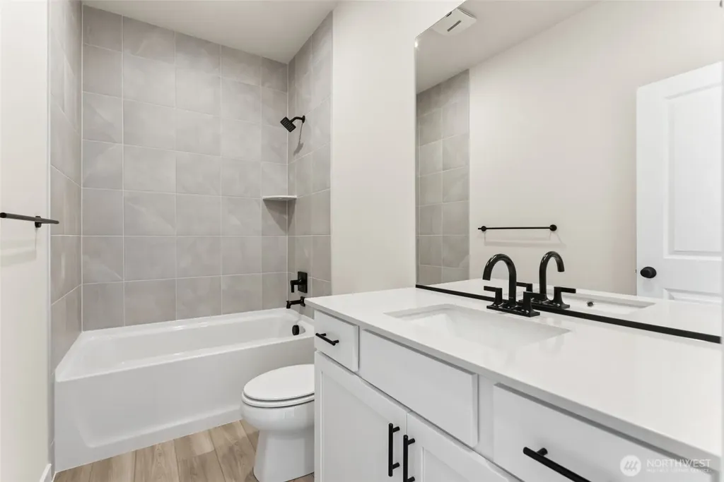 2025 NE Norseman Way Poulsbo WA 98370