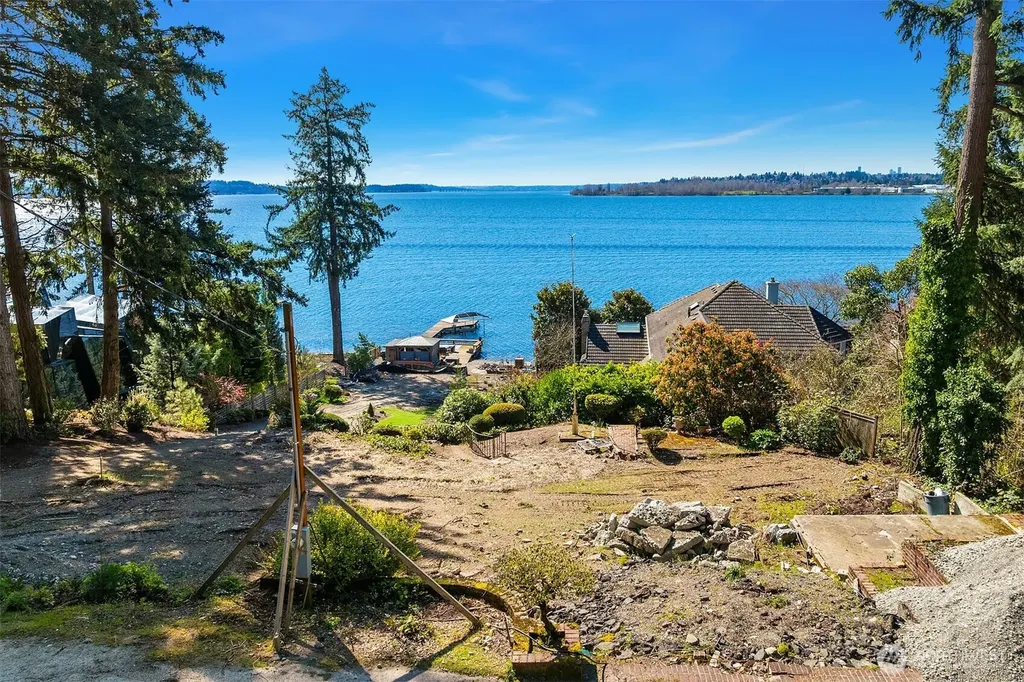 7615 NE Champagne Point Place Kirkland WA 98034