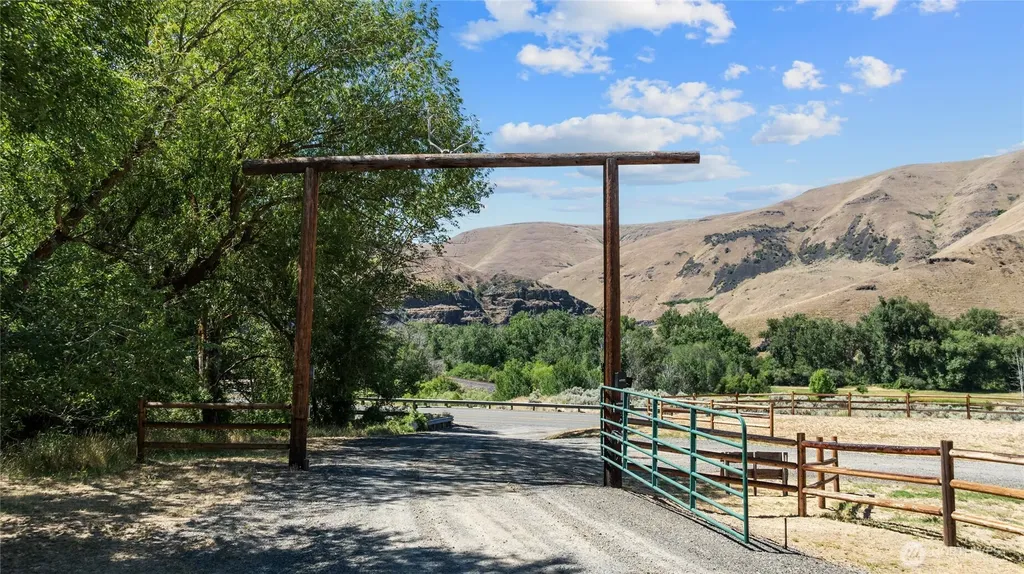 23001 Sr 821 (S. Canyon Road) Ellensburg WA 98926