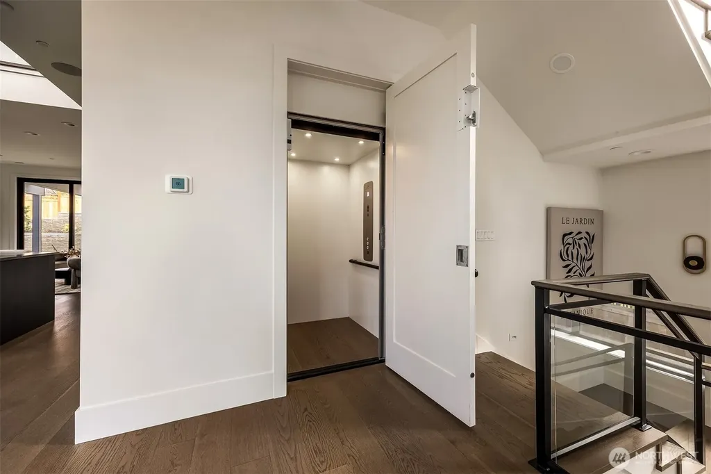 5808 Lakeview Drive Kirkland WA 98033