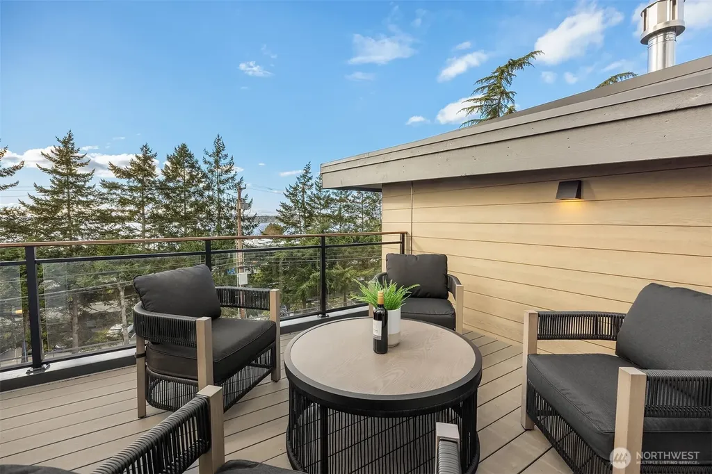 5808 Lakeview Drive Kirkland WA 98033