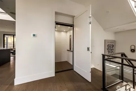 5808 Lakeview Drive Kirkland WA 98033