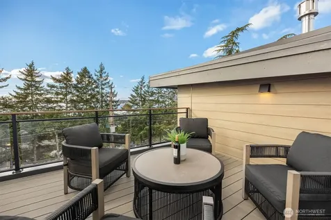 5808 Lakeview Drive Kirkland WA 98033