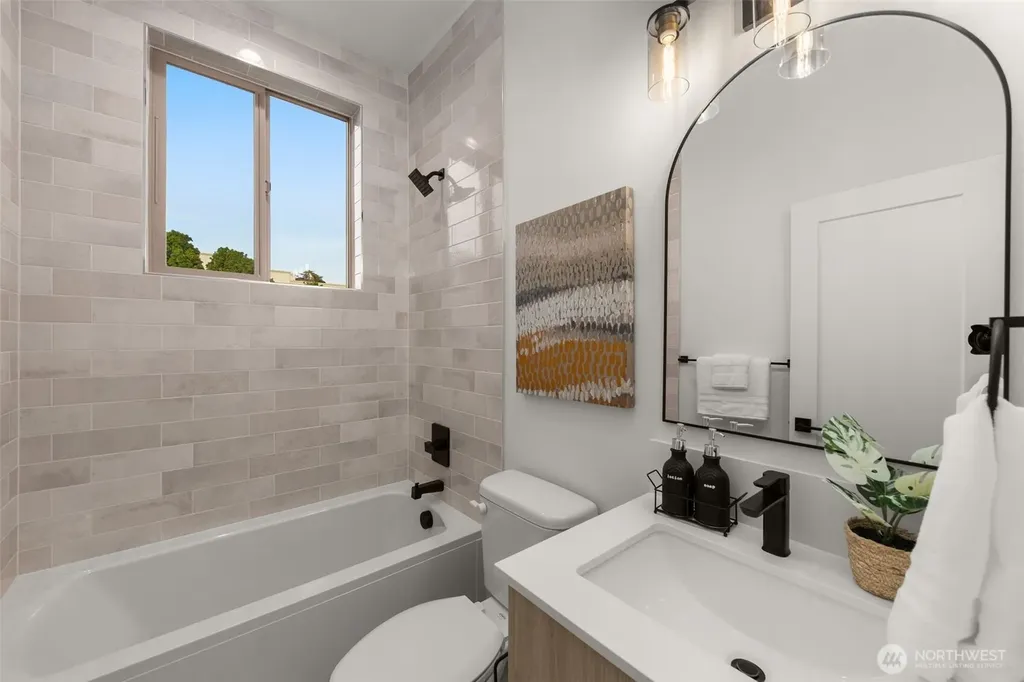 4416 Midvale Avenue N Seattle WA 98103