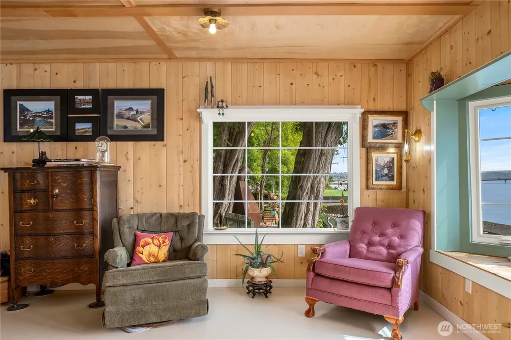 230 S 219th Street Normandy Park WA 98198