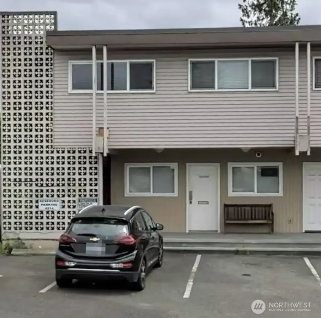 4212 Aurora Avenue N Seattle WA 98103