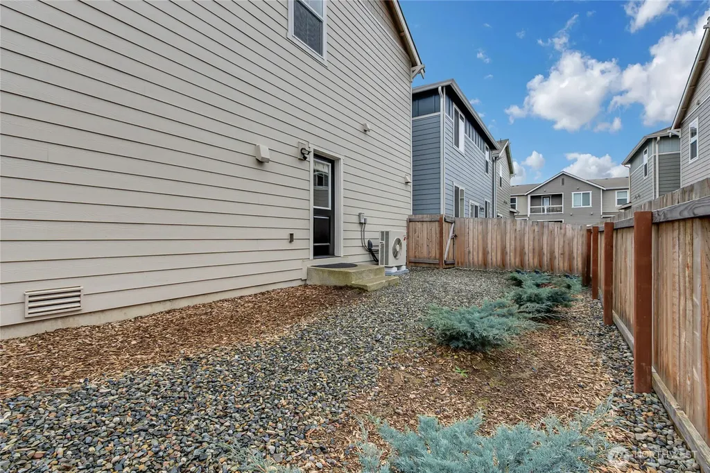 5212 E M Street Tacoma WA 98404
