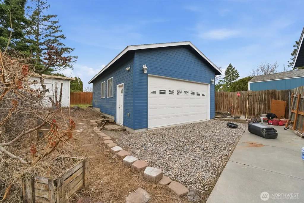 1711 W 15th Avenue Kennewick WA 99337