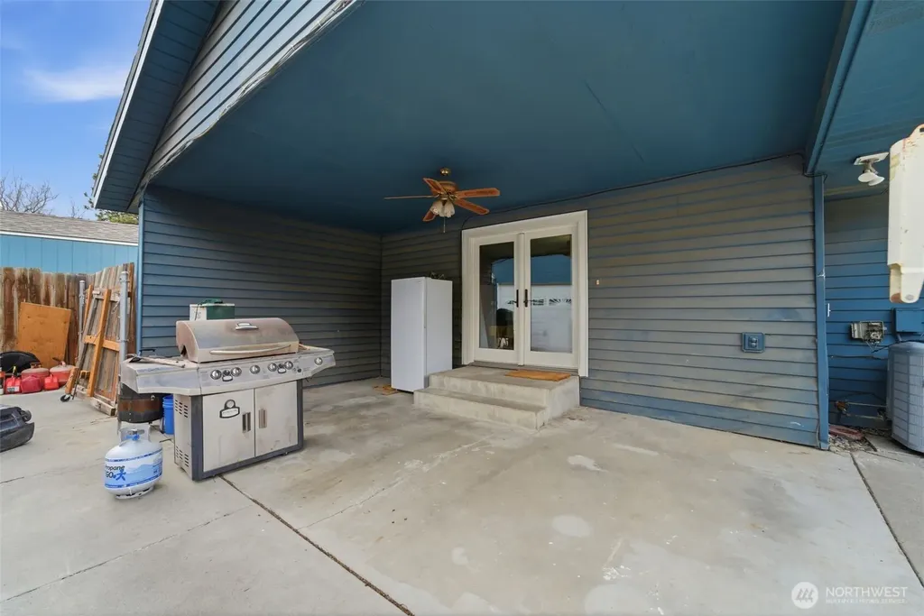 1711 W 15th Avenue Kennewick WA 99337