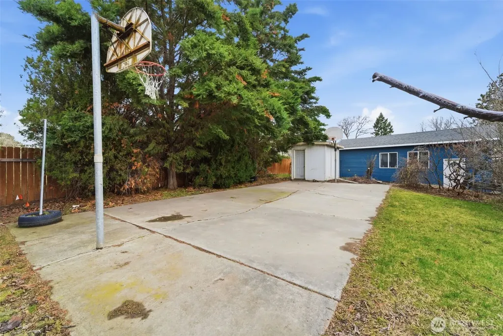 1711 W 15th Avenue Kennewick WA 99337