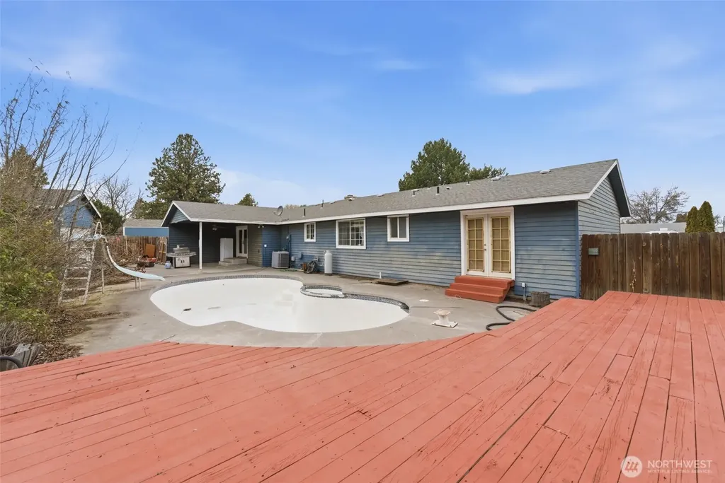 1711 W 15th Avenue Kennewick WA 99337