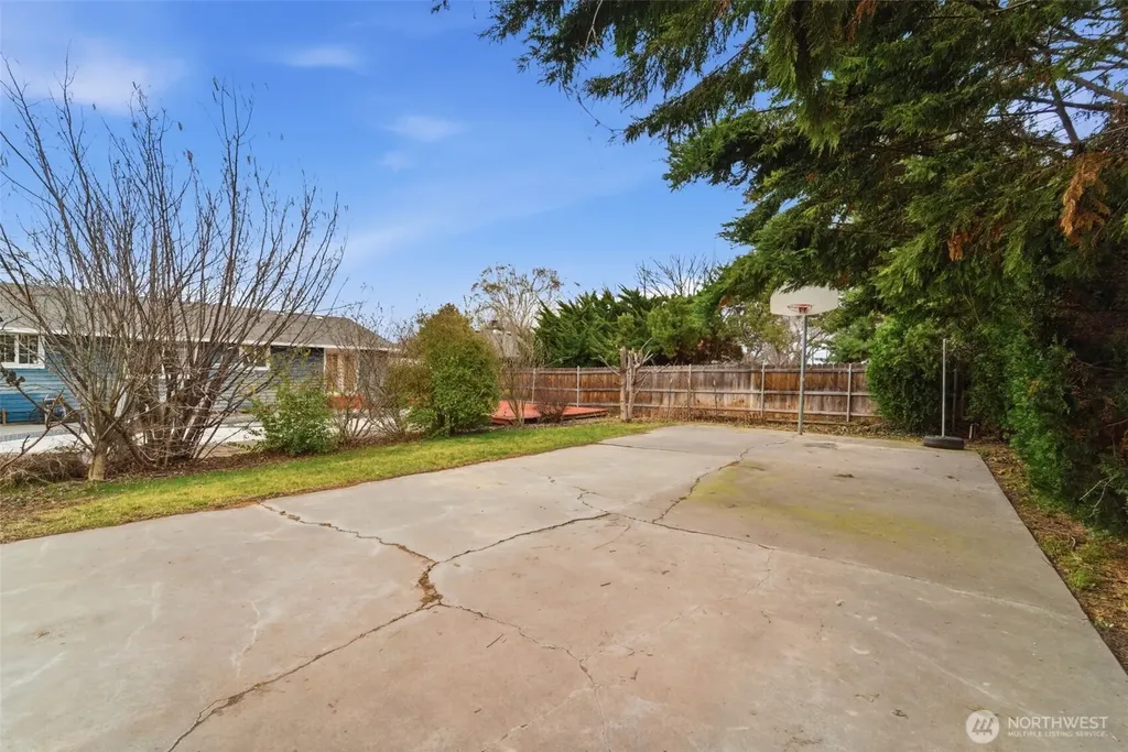 1711 W 15th Avenue Kennewick WA 99337