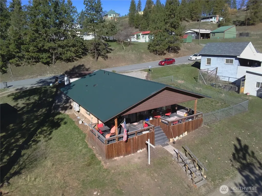 1054 Lower Madison Republic WA 99166