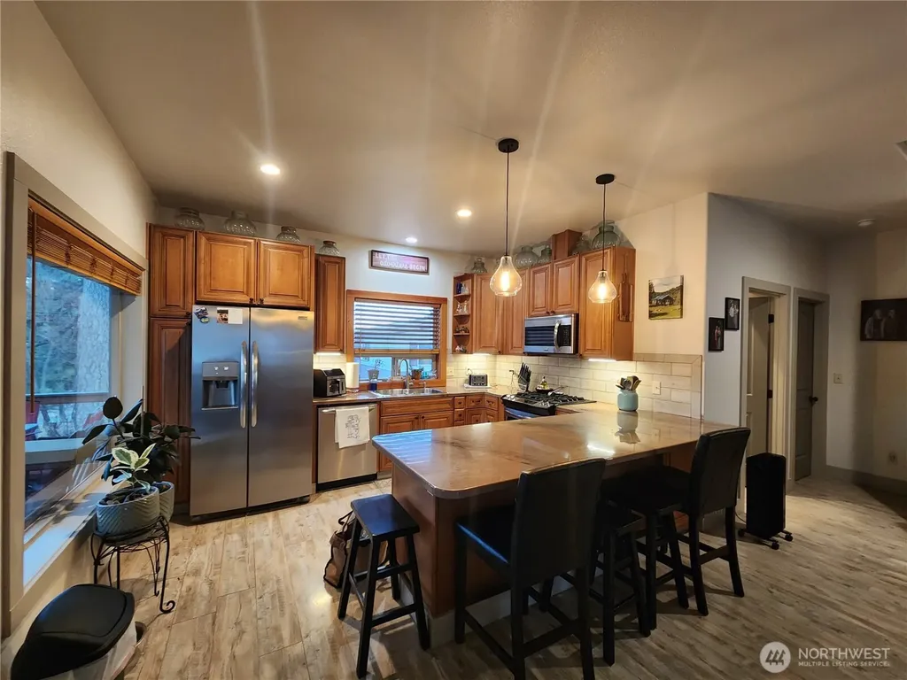 1054 Lower Madison Republic WA 99166