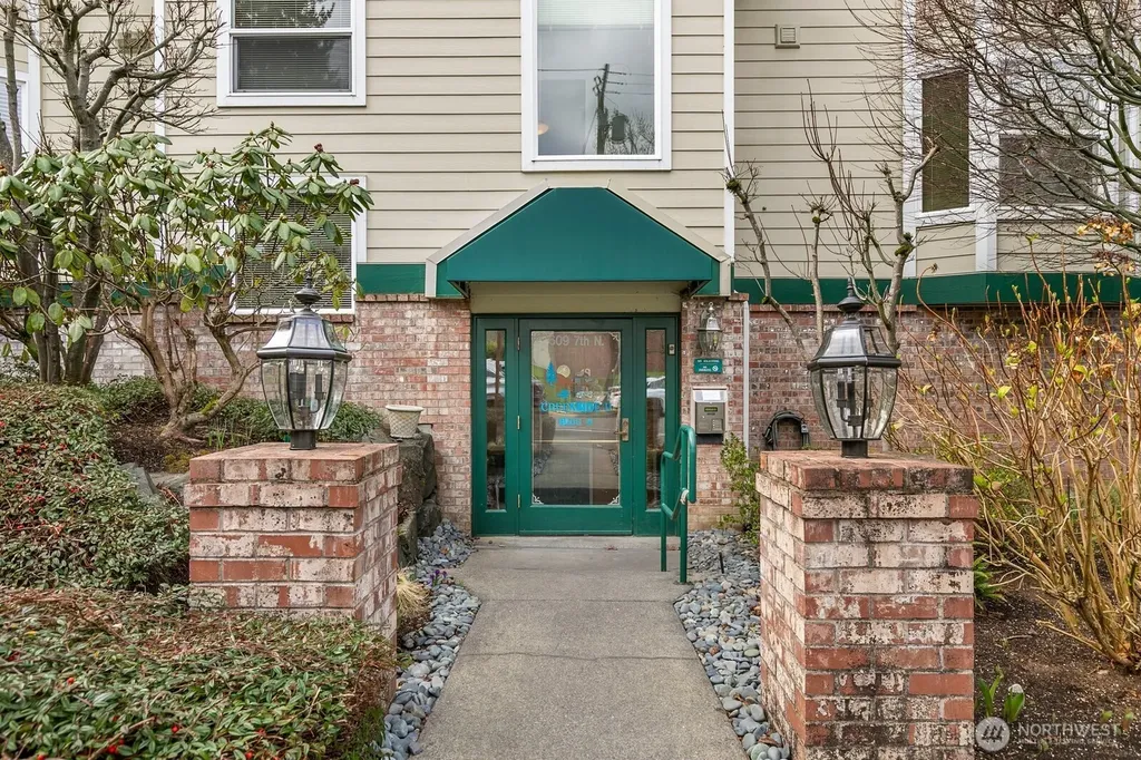 609 7th N Edmonds WA 98020