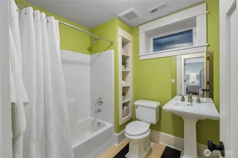 426 Smith Street Seattle WA 98109