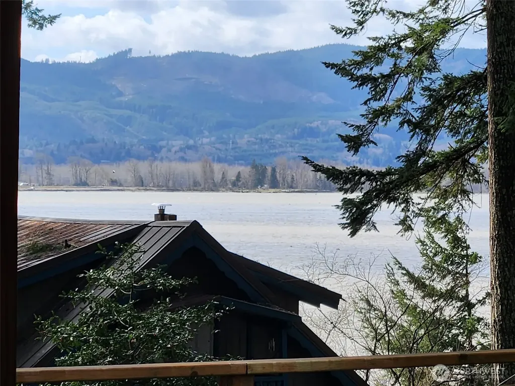 5 W Cape Horn Road Cathlamet WA 98612