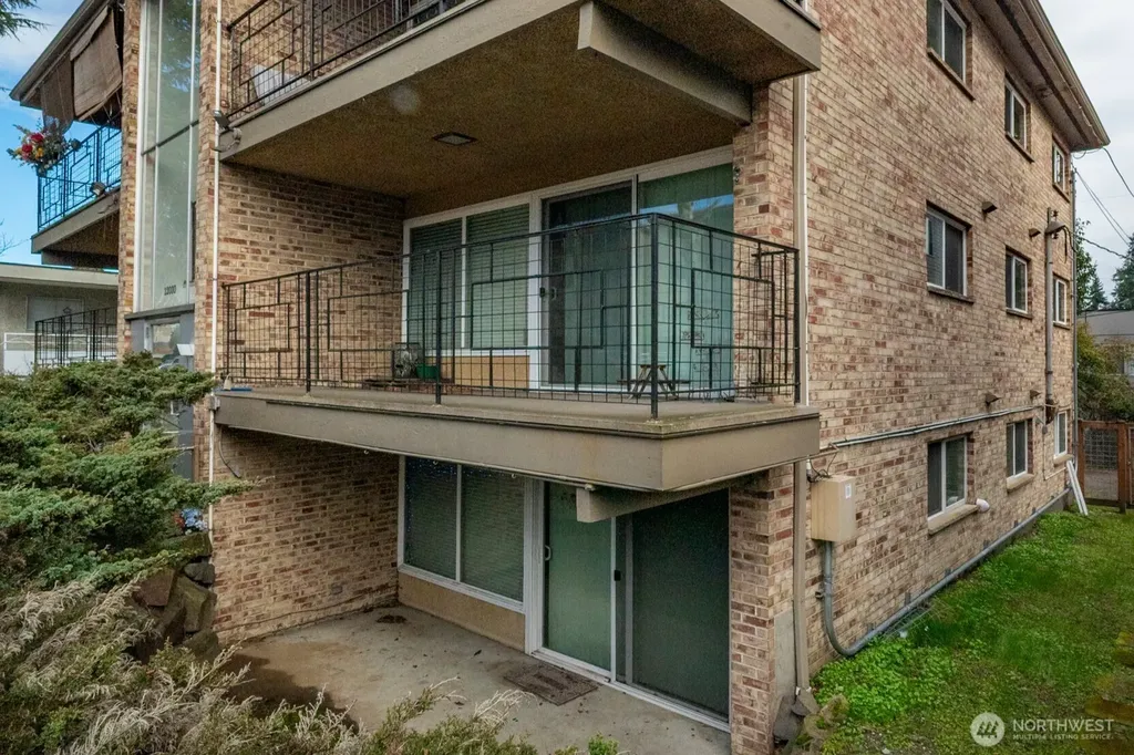 12030 32nd Avenue NE Seattle WA 98125
