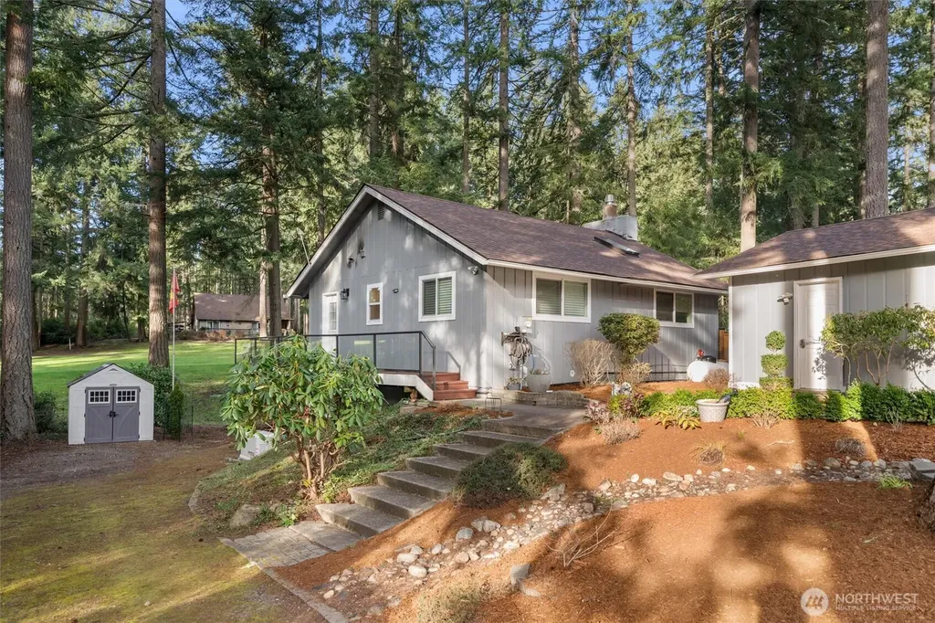 11001 Pioneer Drive Anderson Island WA 98303