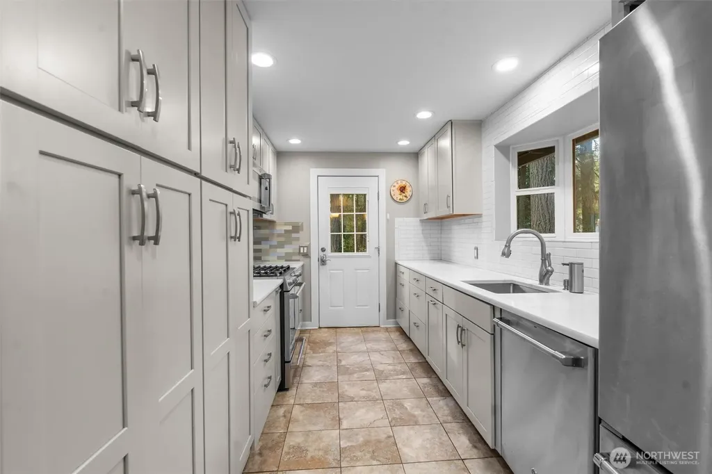 11001 Pioneer Drive Anderson Island WA 98303